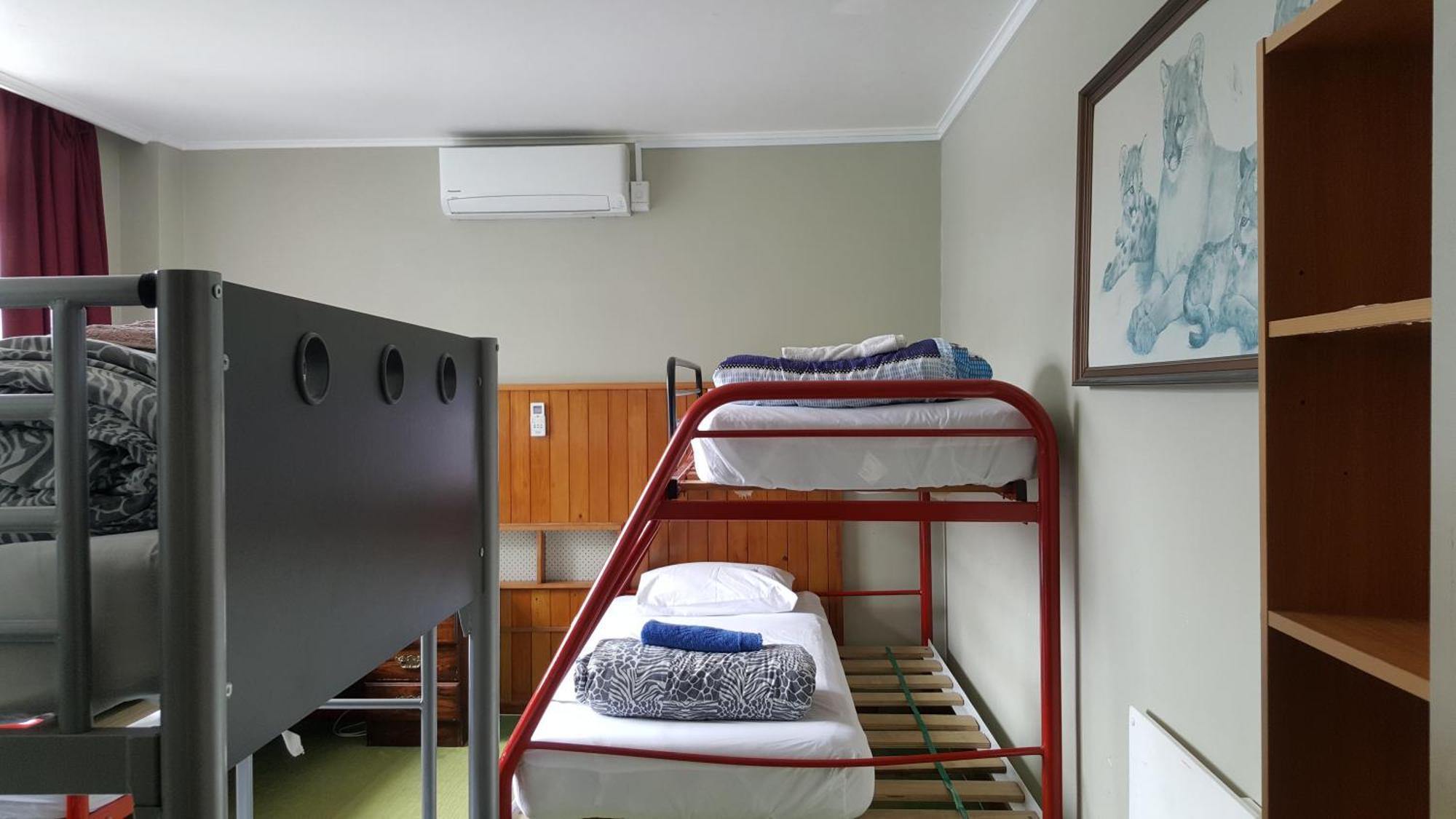 Хостел Ariki Backpackers Нью-Плимут Номер фото